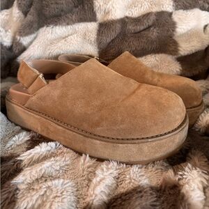 Steve Madden Mellow Cognac Suede Clogs